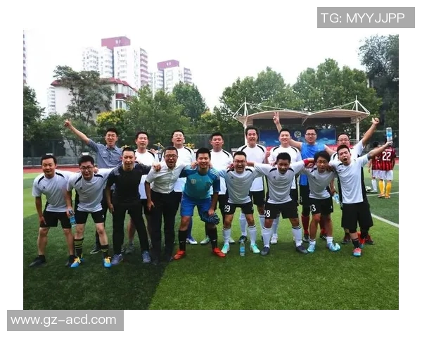 重庆足球队在挑战赛中的团队协作表现分析与点评